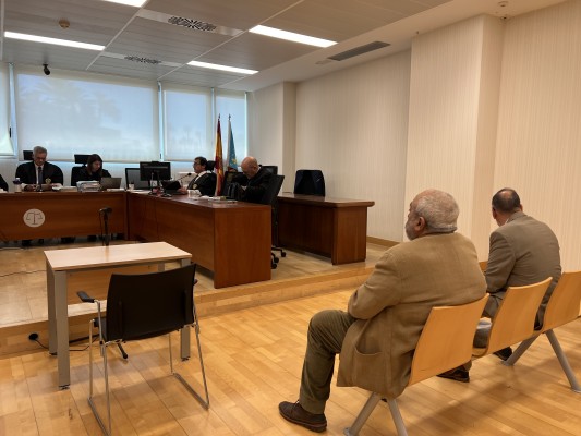 El exalcalde de Bigastro niega quedarse 190.000 euros que una constructora le pagó en efectivo