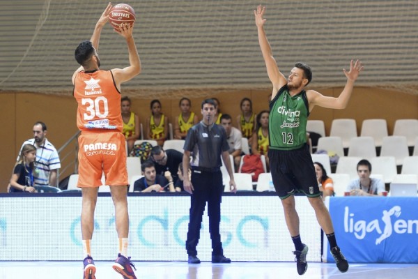 Valencia Basket impone su juego interior ante el Joventut