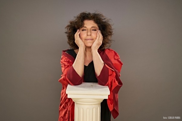 Charo López conecta la literatura con Segorbe en el recital 'Verso a verso'