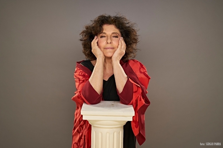 Charo López conecta la literatura con Segorbe en el recital 'Verso a verso'