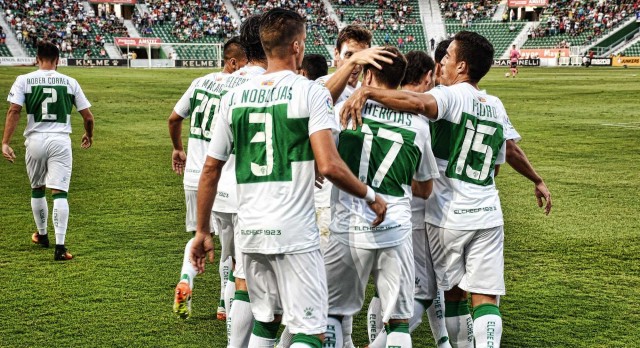 El Elche vuelve a marcar tres goles como local año y medio después
