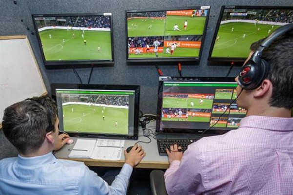 La Liga quiere incorporar el árbitro con video