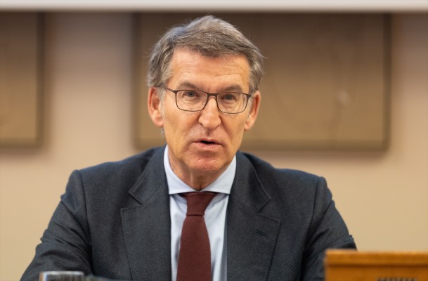 Feijóo acusa a Sánchez de emprender un 