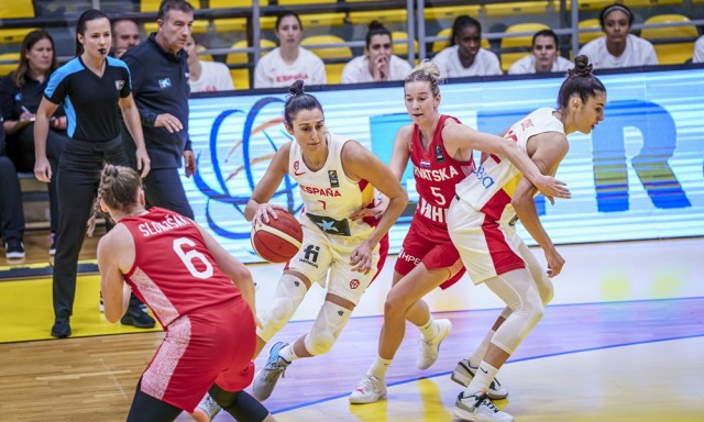  España debuta con triunfo en su camino hacia el Eurobasket