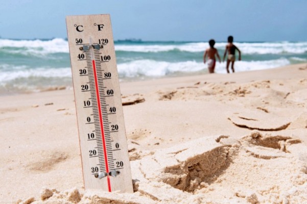 Sanidad recomienda no exponerse al sol, beber agua y evitar comidas copiosas durante la ola de calor