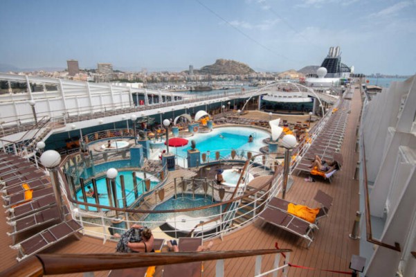 MSC Cruceros se posiciona en València y renuncia a la campaña de embarques de invierno en Alicante