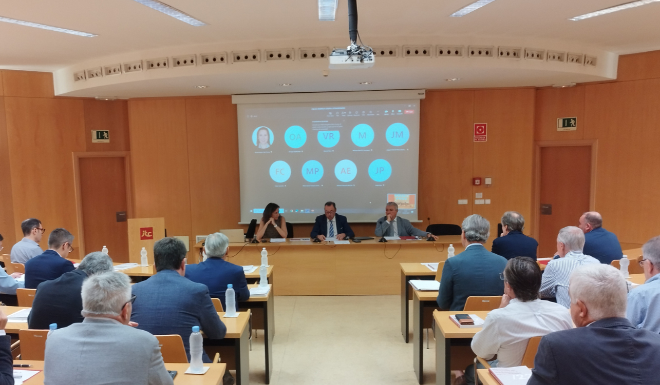 La cerámica aborda la sostenibilidad del sector en un evento que reúne a especialistas y empresariado