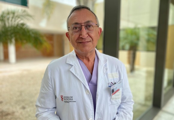 La Sociedad Europea de Ginecología Oncológica premia al jefe de Ginecología de Torrevieja
