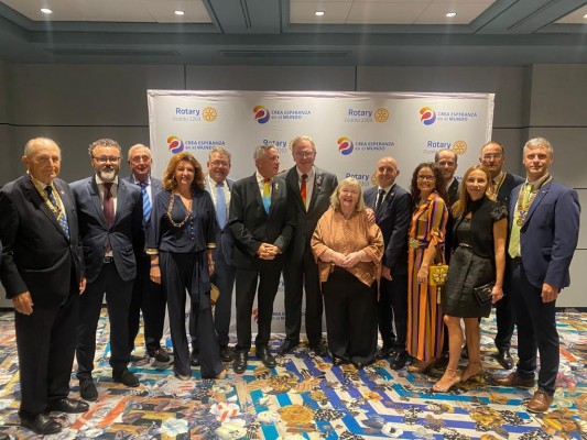 El colectivo Rotary provincial celebra un 'sopar solidari' por las víctimas de la guerra en Ucrania
