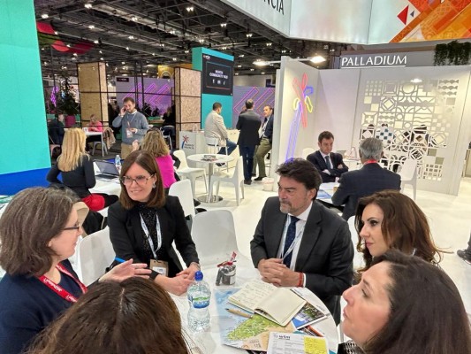 Alicante amplía la captación de turismo deportivo e idiomático en la World Travel Market