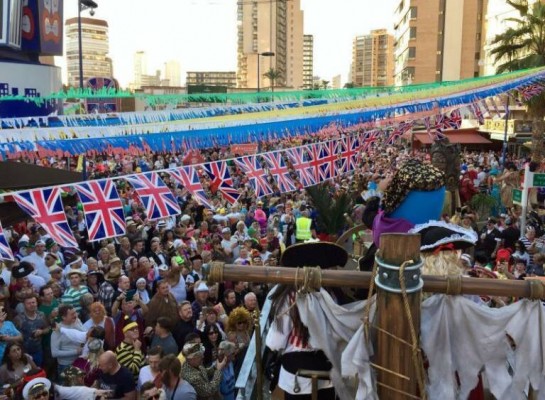 Benidorm espera a unos 40.000 británicos con la celebración de la Fancy Dress Party