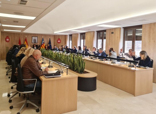 Elda aprueba el convenio de patrocinio con el CD Eldense con el voto en contra de Vox