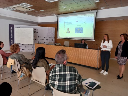 Almassora imparte un curso de voluntariado de alzhéimer para fomentar oportunidades laborales