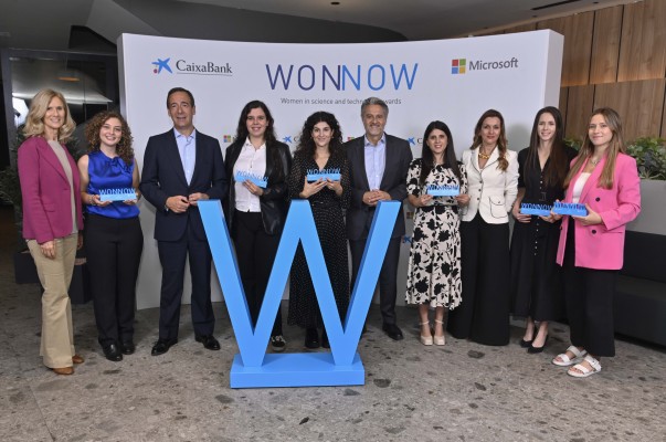 CaixaBank y Microsoft reconocen a seis estudiantes valencianas con los Premios Wonnow