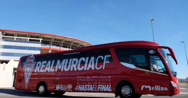 El Real Murcia no pudo viajar en su autobús al hallarse un menor marroquí en su interior
