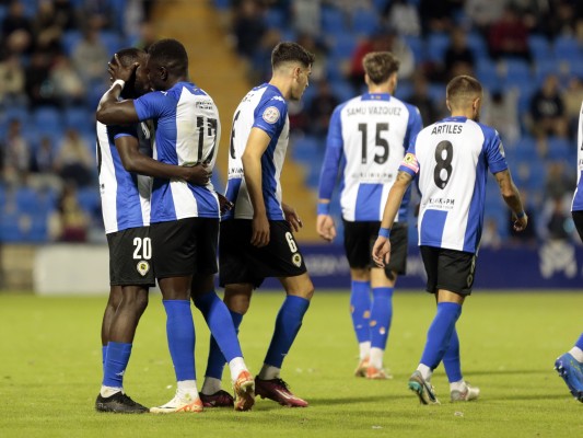 El Hércules más gris del curso en casa se lleva el derbi con La Nucía y cierra la jornada como líder