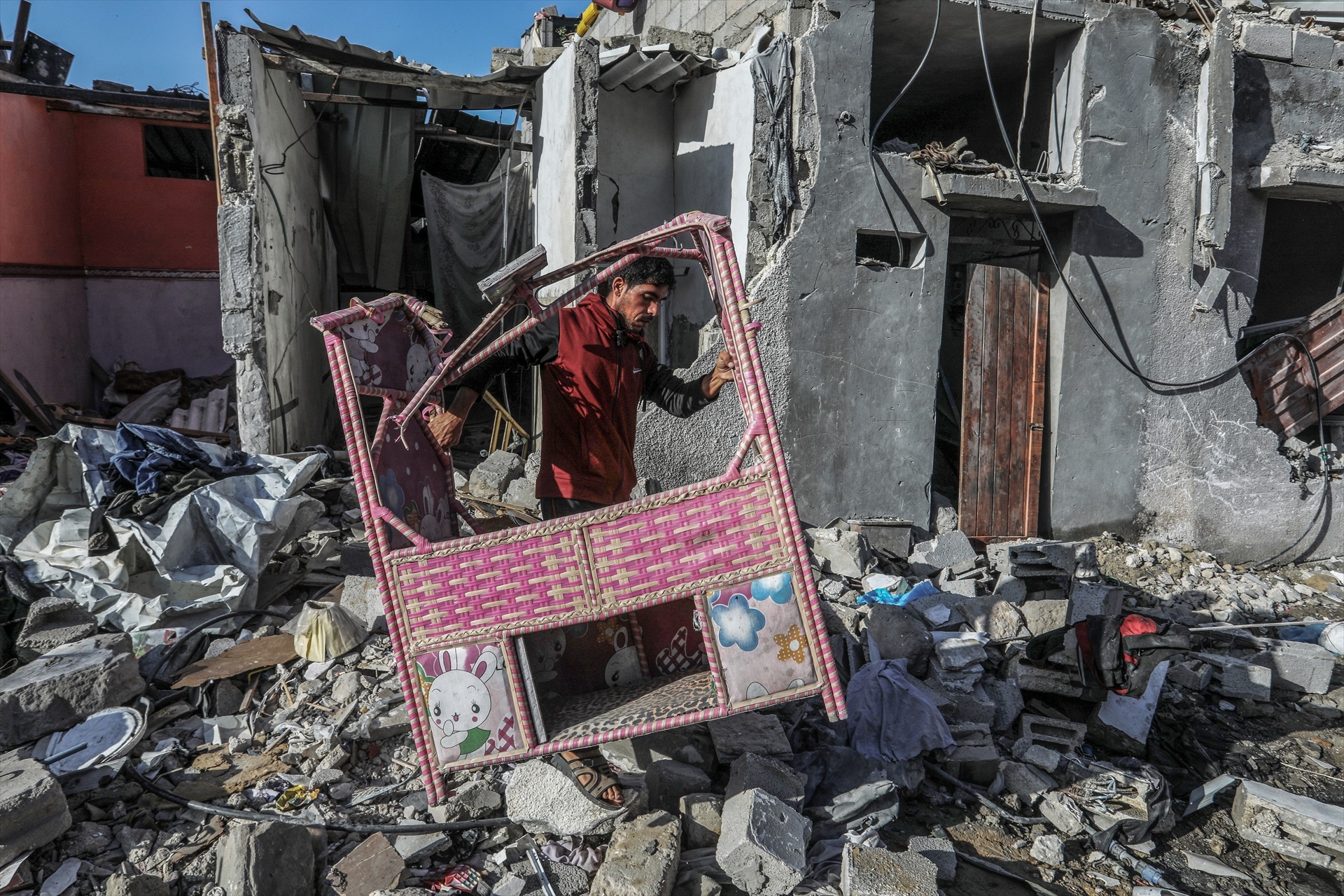Aumenta a más de 9.700 el balance de muertos por los bombardeos israelíes en la Franja de Gaza