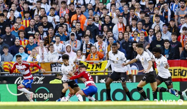 Pepelu adelanta al Valencia con un polémico penalti en el 52 (1-0)

