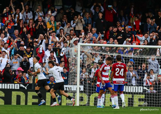 El Valencia se impone al Granada con un 'penaltito' sobre Hugo Duro