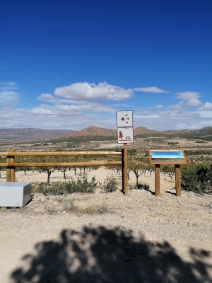 Un nuevo itinerario ecoturístico en Jumilla conecta las vías verdes del Chicharra de Yecla y de Cieza

