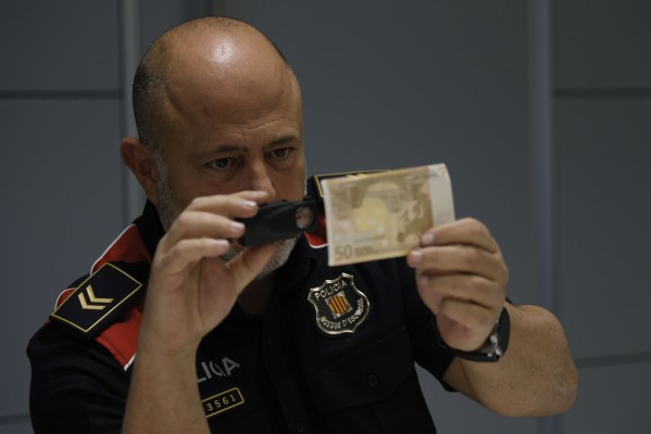La falsificación de billetes va al alza: cada vez es más fácil copiar, comprar y colocar