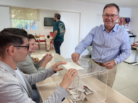 Las bases del PSOE avalan por amplia mayoría los pactos de investidura