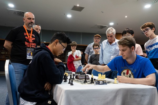 El italiano Francesco Sonis confirma el pronóstico en el Halloween Chess