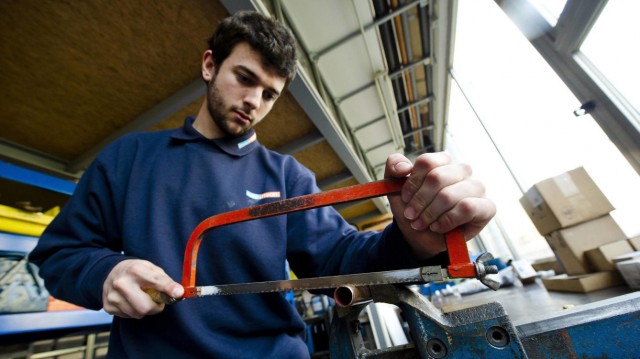 El Consell reorienta los planes de empleo juvenil: solo el 35% se coloca tras pasar por ayuntamientos