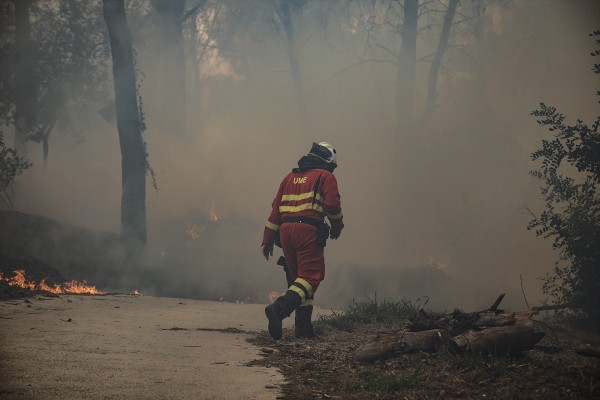 El incendio de Montitxelvo sigue activo y quema 2.580 hectáreas en un perímetro de 38 kilómetros