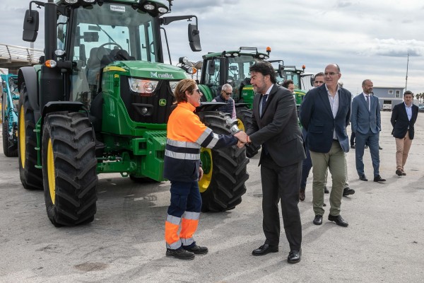 Alicante refuerza el servicio de limpieza con 23 primeros vehículos y llegará a 223 