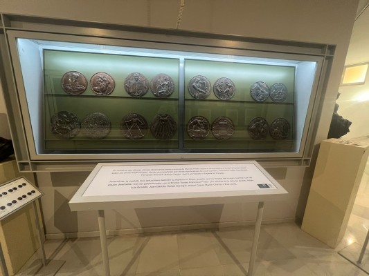 Nules instal·la uns panells per a divulgar el Museu de Medallística 