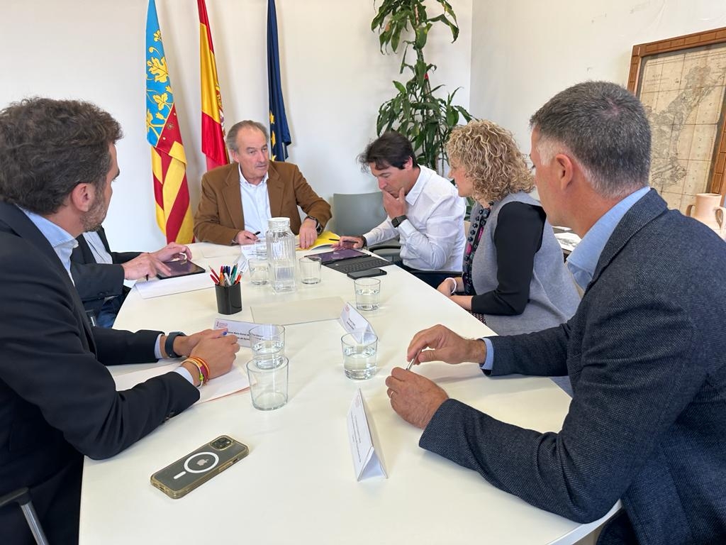 Folgado y el conseller Aguirre estudian las mejores opciones para los agricultores de Torrent