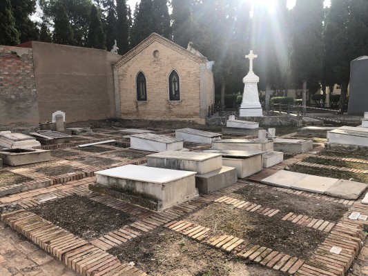 'Tumbas cuna' para el descanso eterno de los niños, una extraña tradición de nuestros cementerios


