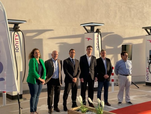 Orihuela cuenta con la estación de recarga con mayor número de cargadores ultrarrápidos de la Comunitat  