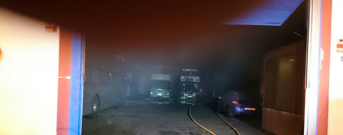 Arden cinco autobuses en un incendio en la empresa del Bus Turístico de Valencia