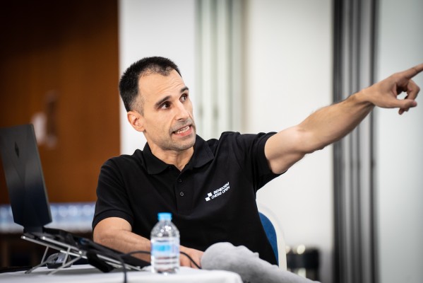 Julen Arizmendi: “Está siendo una gran experiencia para mí el Benidorm Chess Open”

