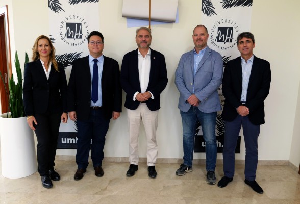 Nace en Elche la Cátedra UMH-Demesol de Energía Solar
Fotovoltaica