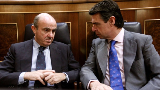 La oposición forzará la comparecencia de Luis de Guindos en el Pleno para explicar el 'caso Soria'