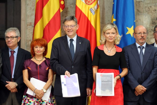Los expertos del Consell proponen becas para que gente sin recursos pueda opositar