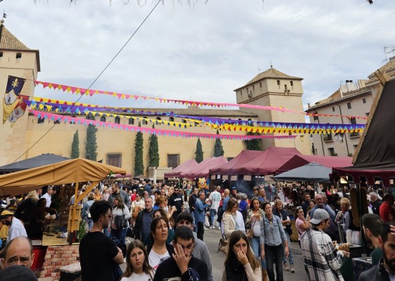 El viento obliga a suspender la jornada de la Fira de Tots Sants de Cocentaina 