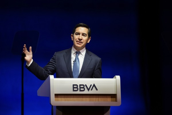 BBVA encara su tercer año subiendo en bolsa como el mejor del Ibex 35 y muy recomendado