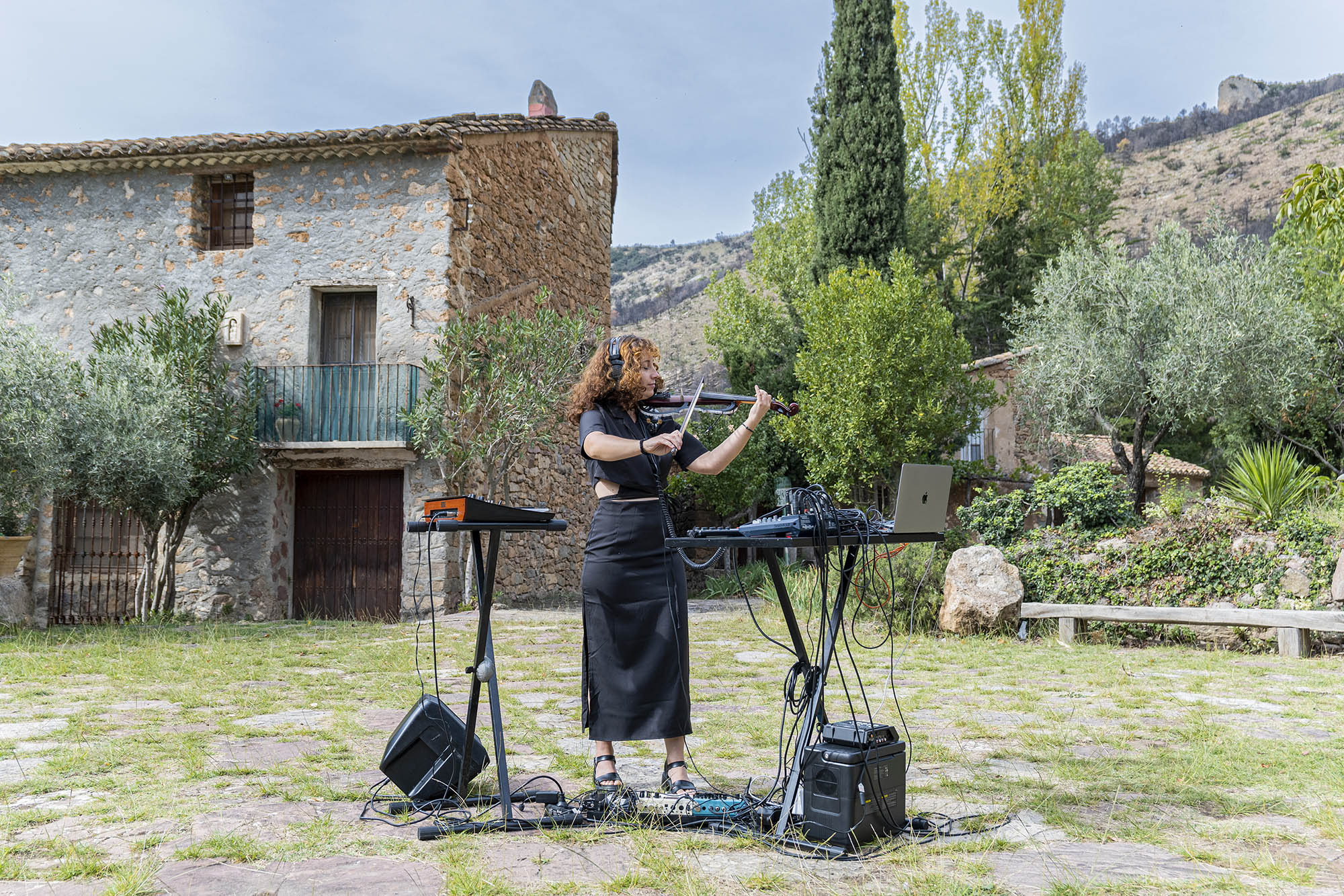 'Interiors' llena de música electrónica y artes escénicas zonas despobladas de Castellón