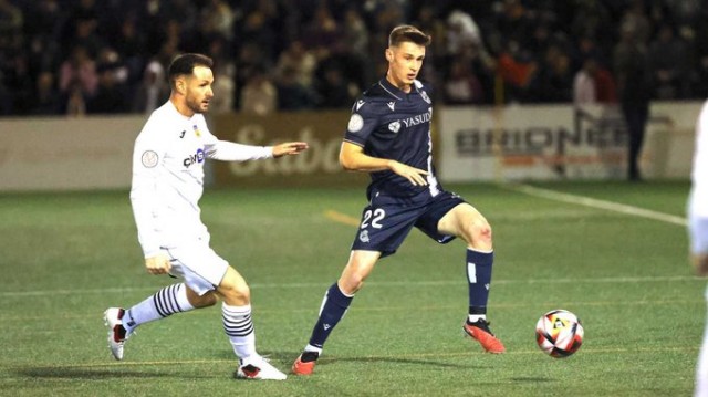 La Real Sociedad suda para eliminar a un combativo CD Buñol