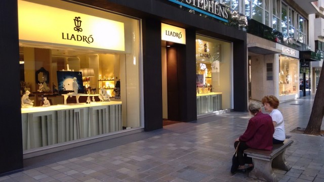 Lladró ficha a un exdirector de tiendas de Inditex y Apple