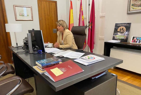 El ministro confirma a la alcaldesa que no habrá CETI en el Hospital Naval
