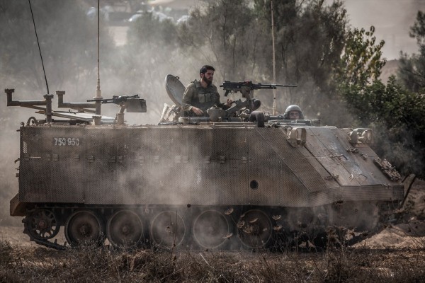 Israel y Hezbolá vuelven a intercambiar fuego de artillería en la frontera
