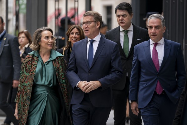 El PP ve más cerca la investidura tras la foto con Puigdemont y acusa al PSOE de querer 