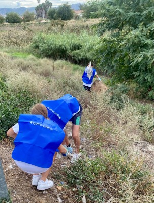 Quirónsalud colabora con la Fundación Ecomar en la limpieza del río Segura