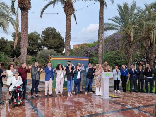 Vox rechaza el traslado de migrantes desde Canarias a Alicante e insta al PP a oponerse
