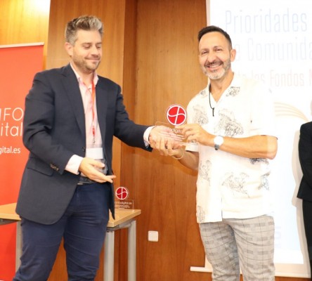  El proyecto 'Smart University' de la UA recibe el premio Socinfo Digital 